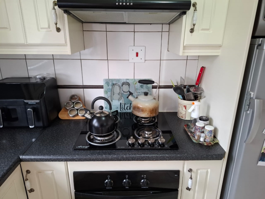 2 Bedroom Property for Sale in Langenhovenpark Free State